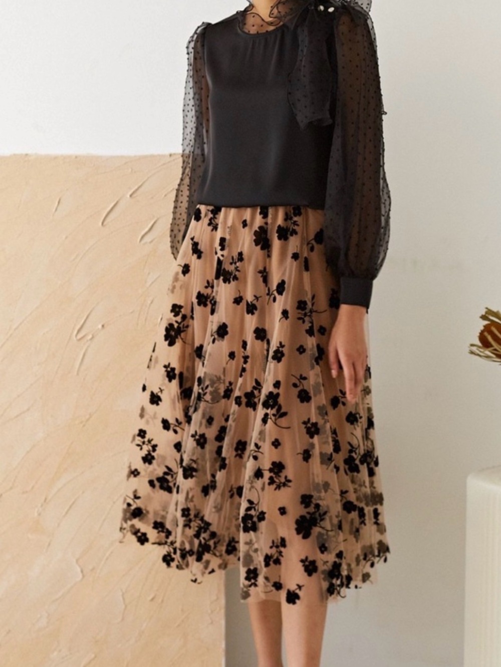 Beige Floral Mesh Tulle Midi Skirt with Black Velvet Appliqué S/M Excellent Cond